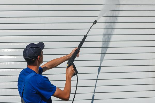 Siding Washing in Riverside
