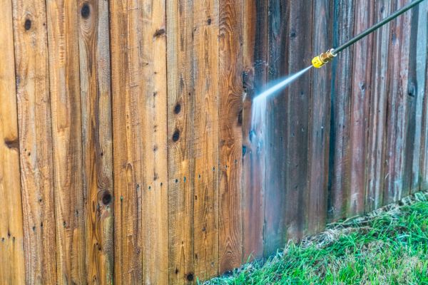 Fence Washing in Riverside