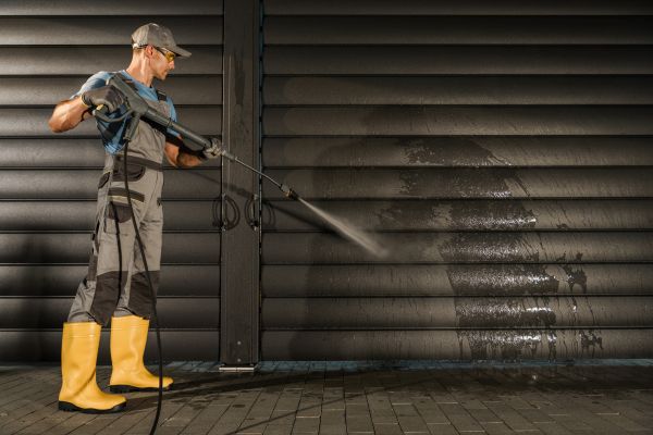 Garage Power Washing in Riverside