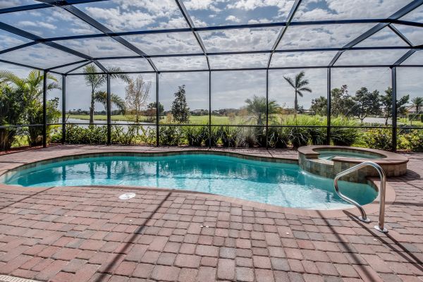 Pool Enclosure Cleaning in Riverside