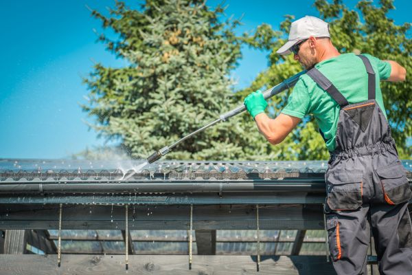 Gutter Power Washing in Riverside
