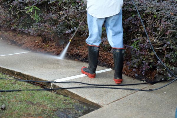 Sidewalk Washing in Riverside