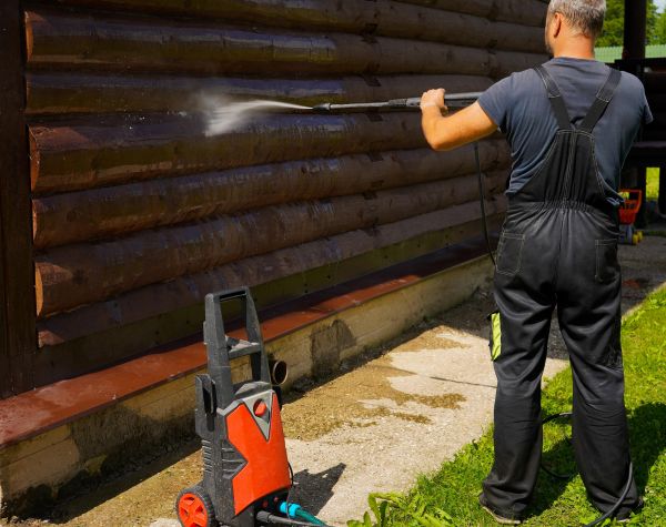 Log Home Pressure Washing in Riverside