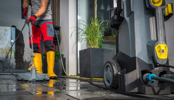 Commercial Pressure Cleaning in Riverside