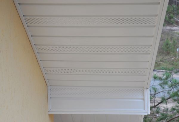 Soffit Dirt Removal in Riverside