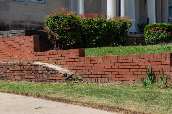 Retaining Wall Cleaning in Riverside