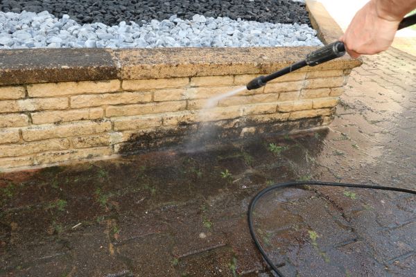 Retaining Wall Power Washing in Riverside