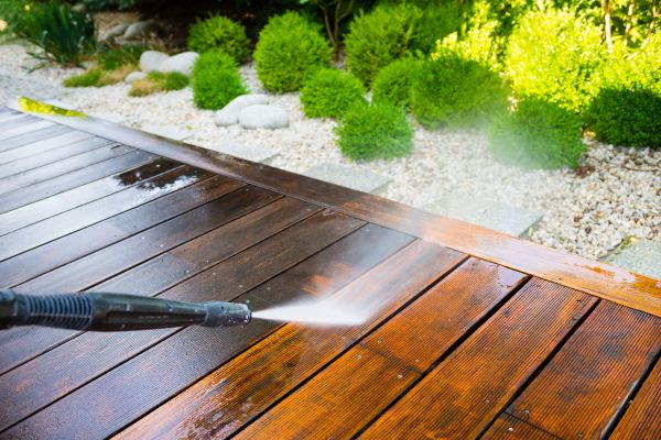 Deck Cleaning in Riverside